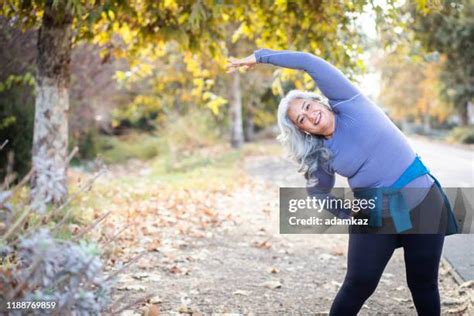 14,060 Female Back Arching Stock Photos & High。